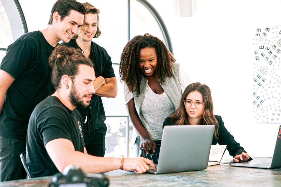 ¿Cómo encontrar y evaluar ideas de negocios rentables para tu empresa?